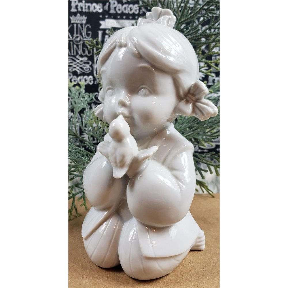 Little Girl With Dove Figurine🤩
